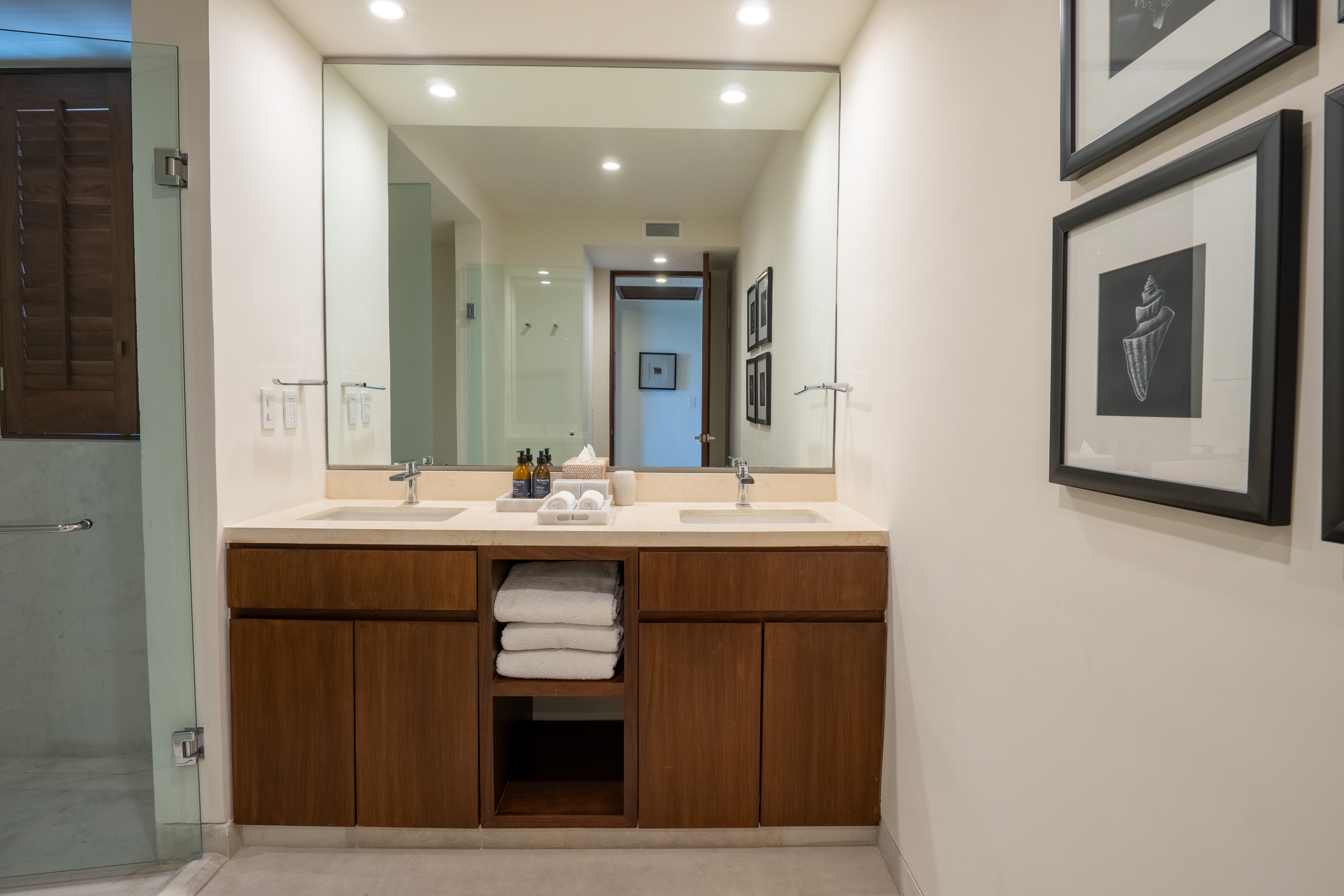 Luxury Mita Rentals - El Encanto 1021-01.jpg