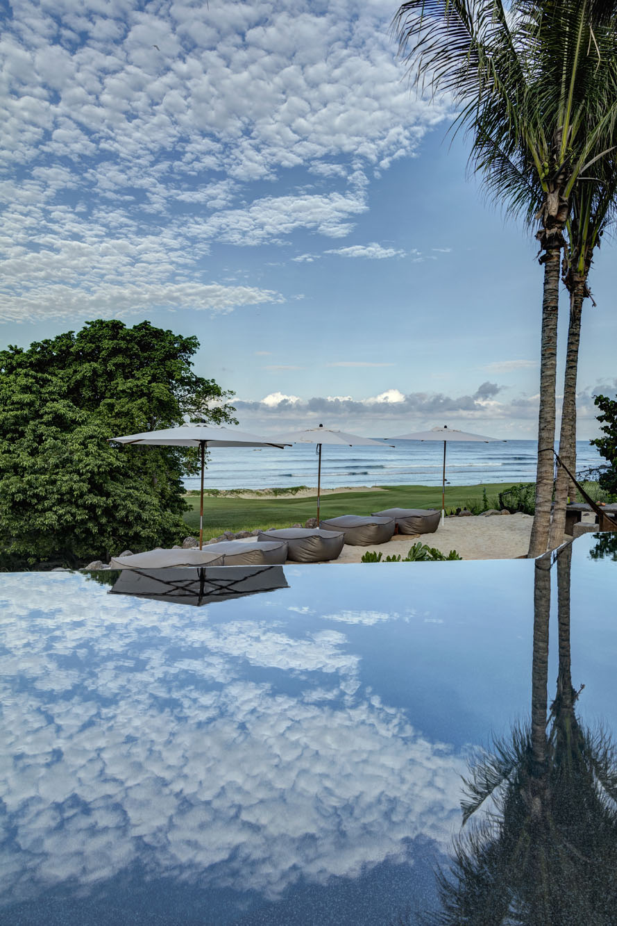 010-Reflection over the pool_day.jpg