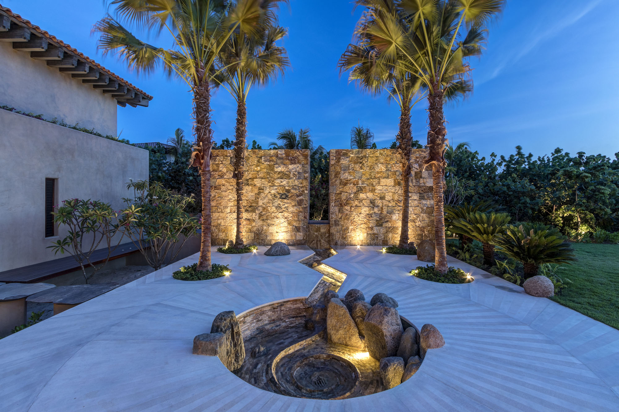 029-Entrain fountain_dusk.jpg