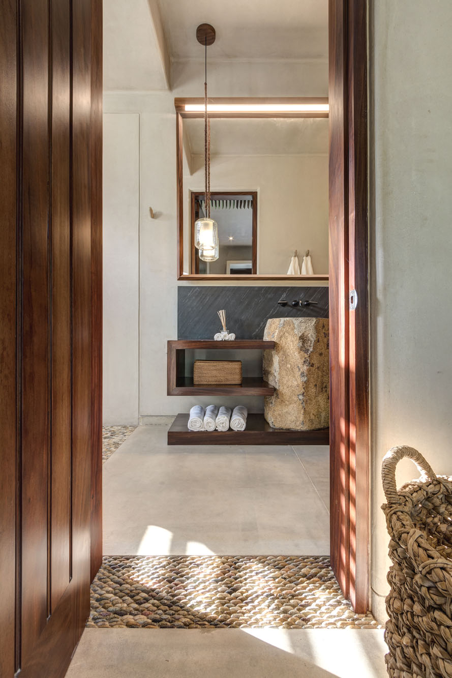 069-Coco de agua spa_bathroom.jpg