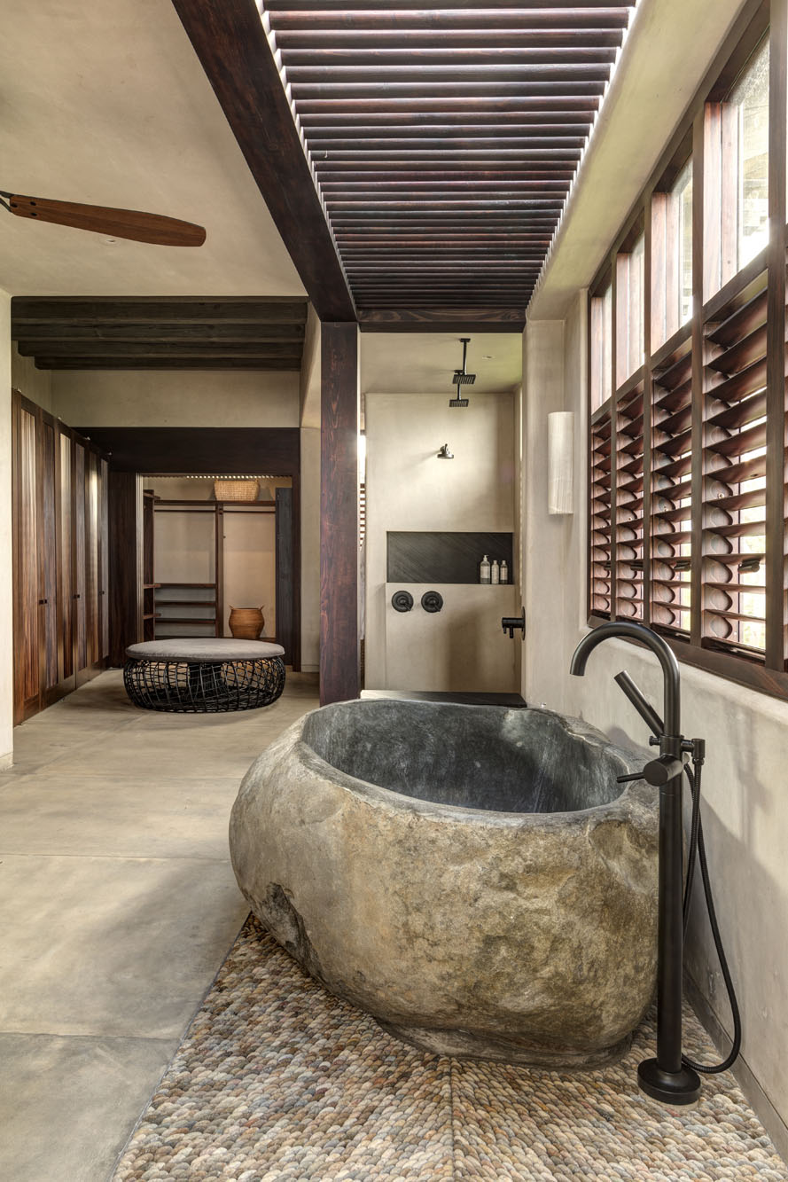 090-Sol master bathroom.jpg