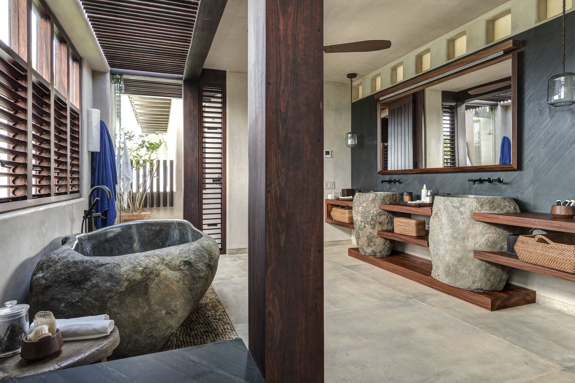 091-Sol master bathroom.jpg