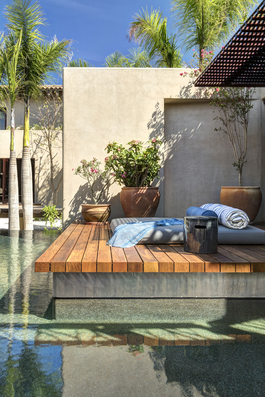 106-Isla suite_deck.jpg